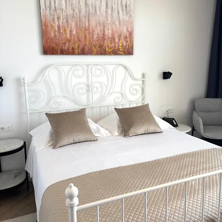 Stella's Beachfront - - Free Parking 3*