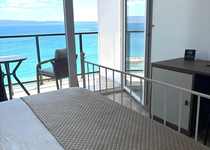 Stella's Beachfront Split
