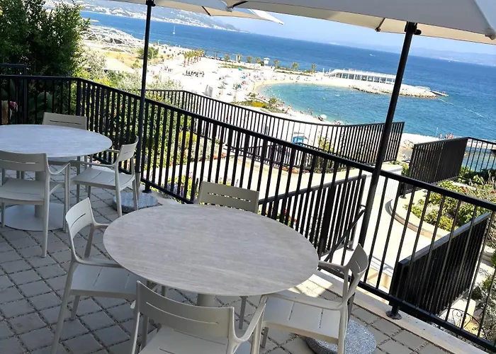Stella's Beachfront