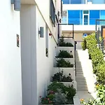 Stella's Beachfront - - Free Parking Апарт-отель Сплит