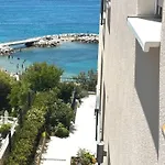 Апарт-отель Stella's Beachfront - - Free Parking Сплит
