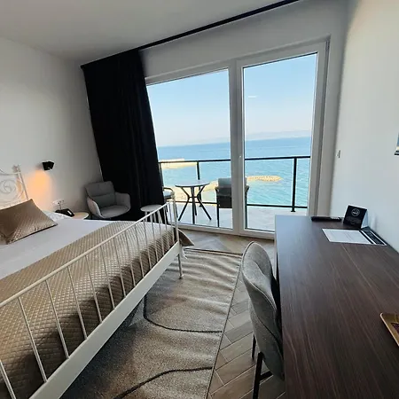 شقة فندقية Stella's Beachfront *