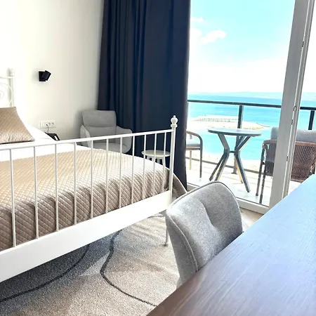 Stella'S Beachfront Aparthotel