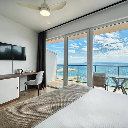 Stella's Beachfront - - Free Parking Aparthotel 3*