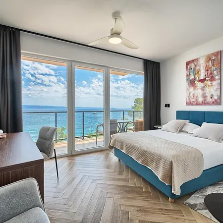 Aparthotel Stella's Beachfront - - Free Parking