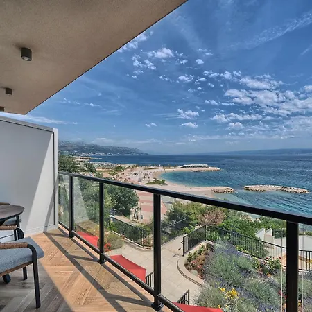 Stella's Beachfront - - Free Parking Split