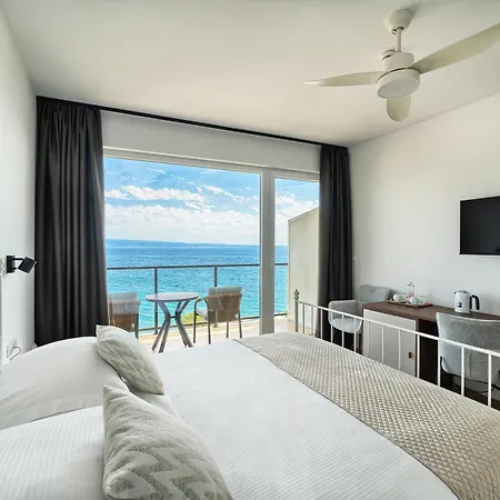 Stella's Beachfront - - Free Parking Aparthotel 3*