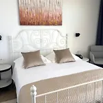 Stella's Beachfront - - Free Parking 3*