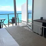 Stella's Beachfront - - Free Parking سبليت