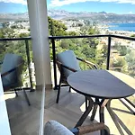 Stella's Beachfront - - Free Parking سبليت
