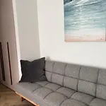 Stella's Beachfront - - Free Parking سبليت