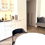 Stella's Beachfront - - Free Parking 3* سبليت