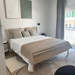 Stella's Beachfront - - Free Parking 3*