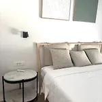 شقة فندقية Stella's Beachfront - - Free Parking 3*