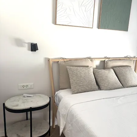 Aparthotel Stella's Beachfront - - Free Parking 3*